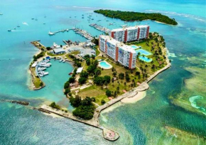 Private Island Couples Retreat in Modern 1BR Apt with Oceanview & Pool Access